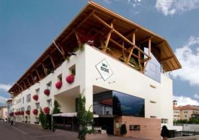 Отель Hotel Goldene Krone, Бриксен